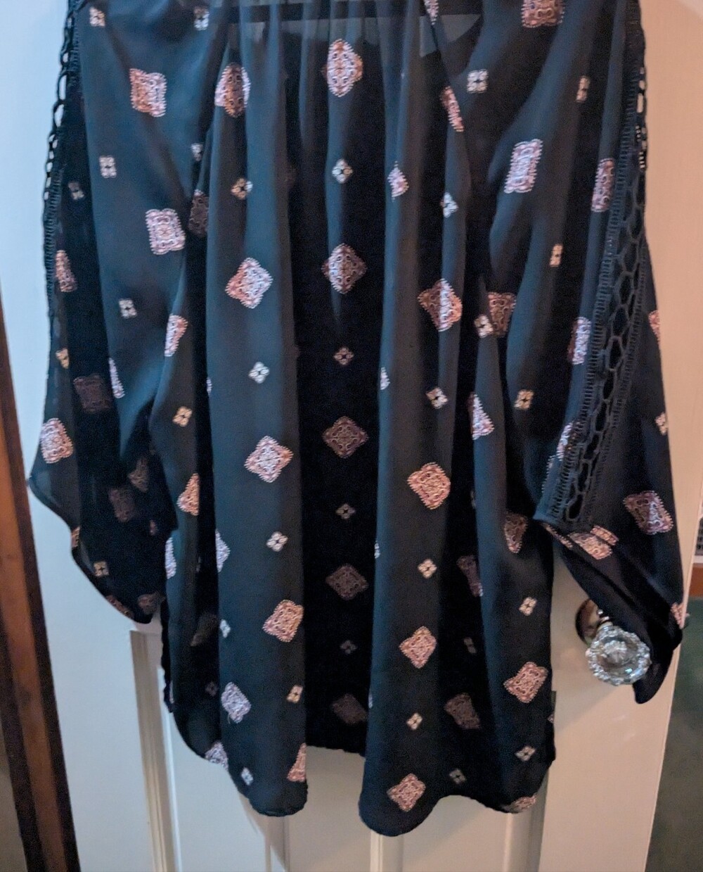 Women’s Black Patterned Kimono Sleeve Top
